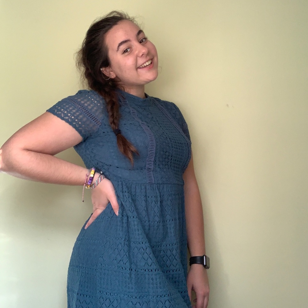 Francesca’s teal lace dress